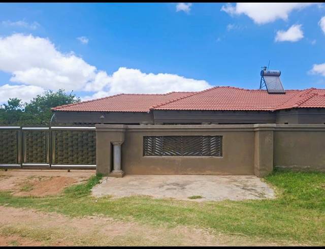 4 BEDROOM HOUSE FOR SALE IN MANKWENG